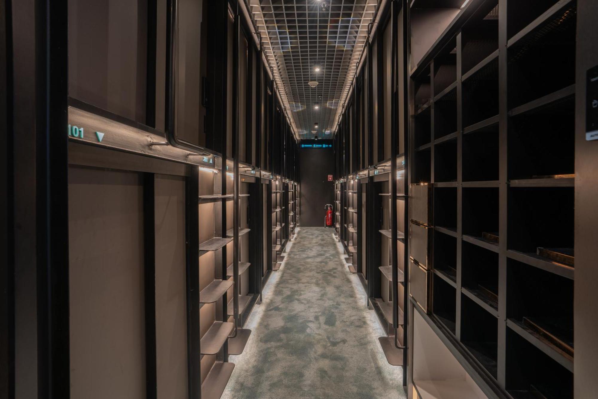 Capsuletransit Sleep Lounge Klia T1 Airport - Landside, Public Area At Lvl 5 Capsule hotel *