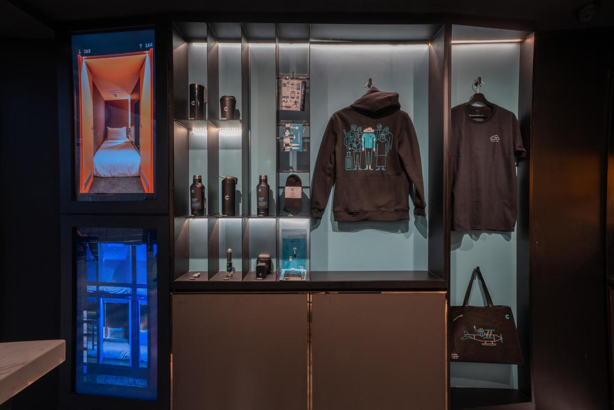Capsuletransit Sleep Lounge Klia T1 Airport - Landside, Public Area At Lvl 5 Capsule hotel *